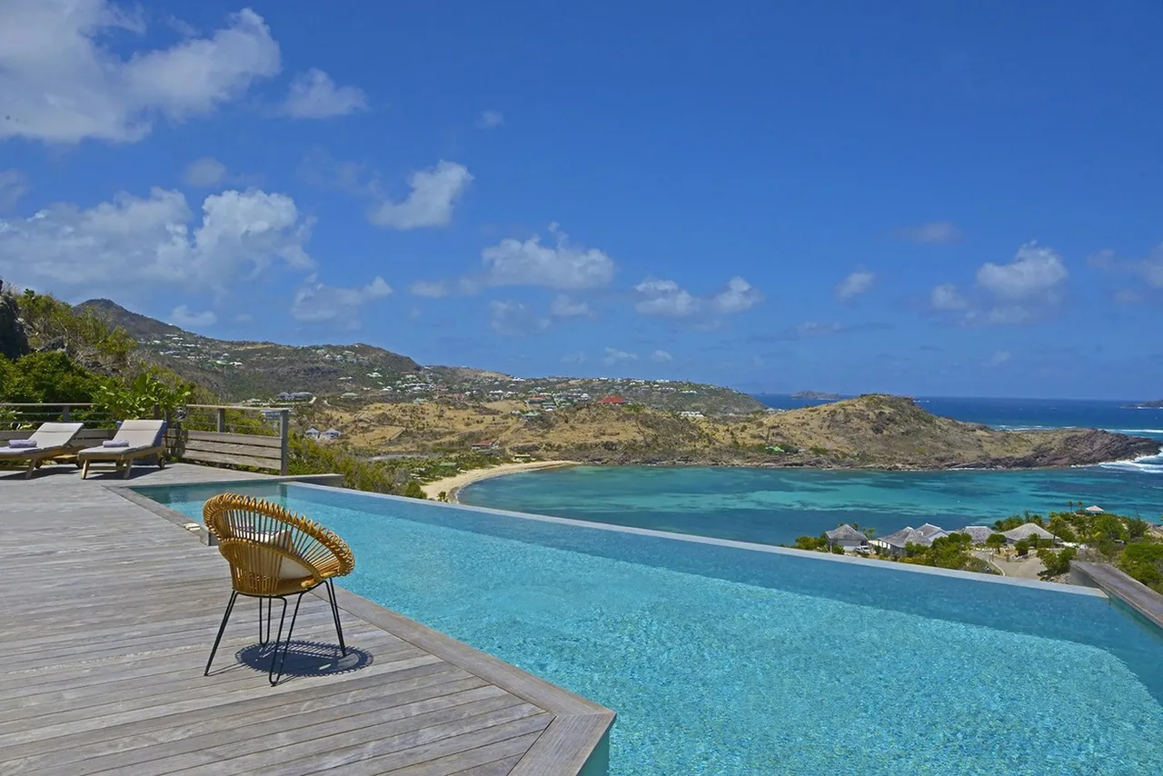 Villa avec piscine à débordement face à la baie, Saint-Barthélemy